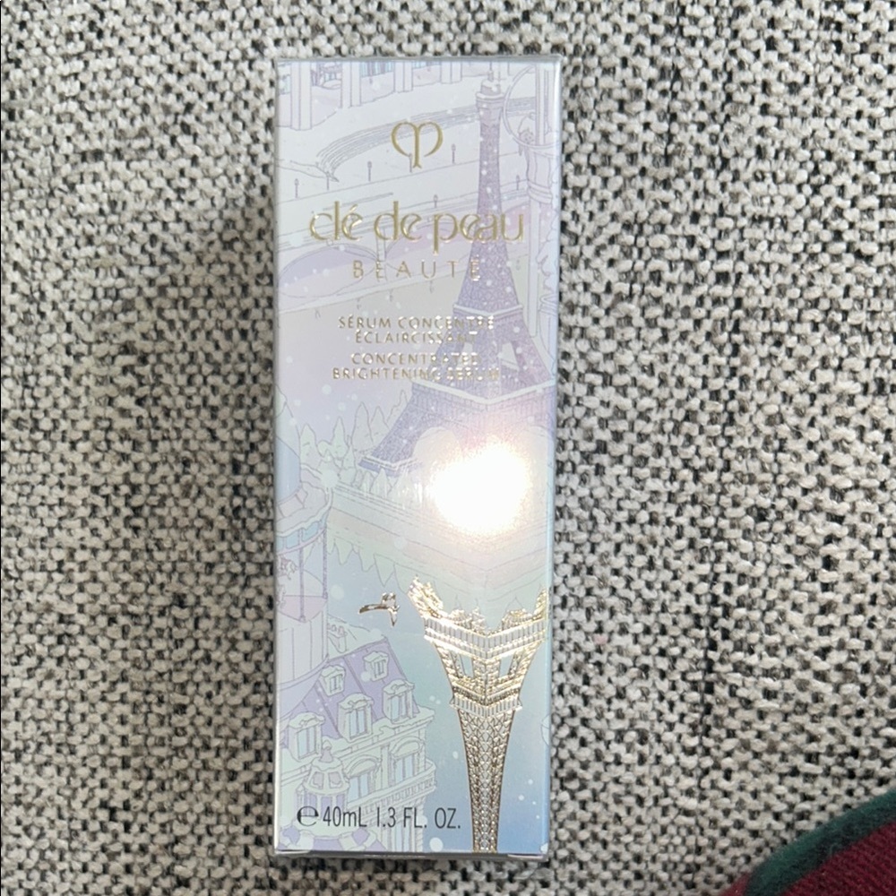 Clé de Peau Beauté Brightening Serum